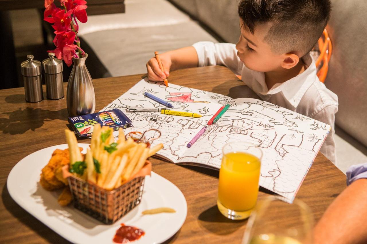 The Knickerbocker Hotel New York Exterior foto Child colouring in a colouring book