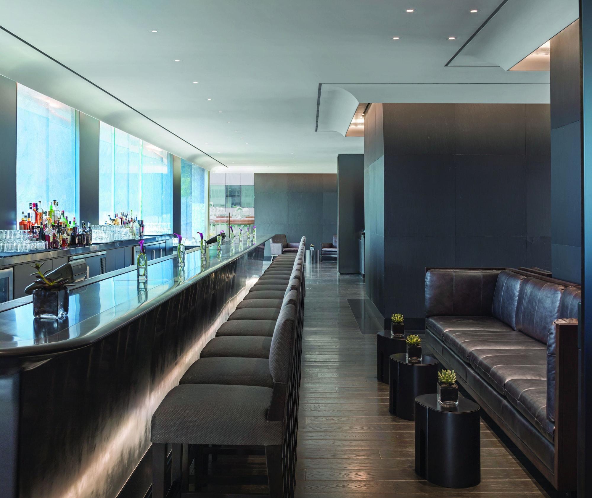 The Knickerbocker Hotel New York Exterior foto The bar at the 100 East 53rd Street location