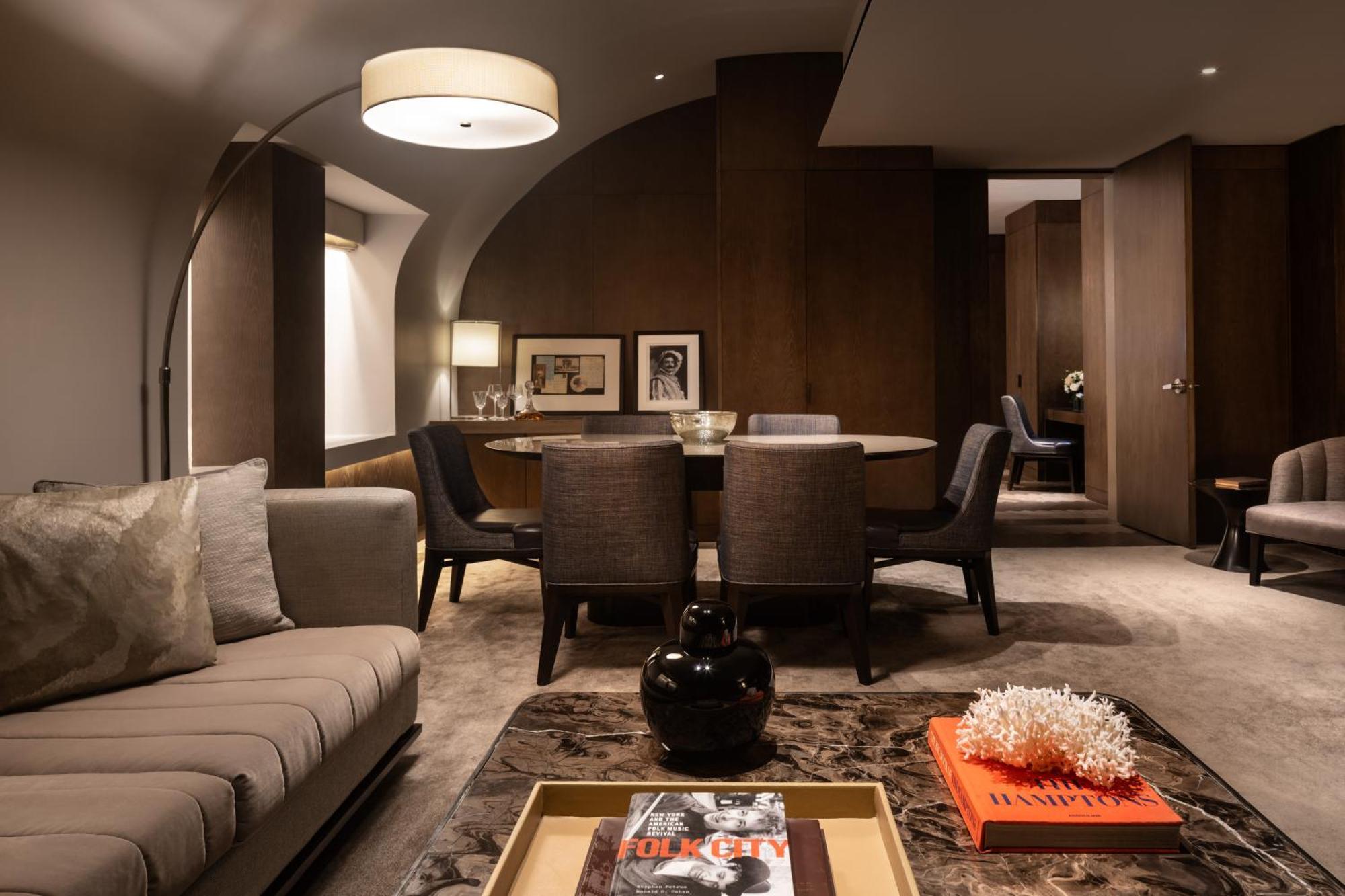 The Knickerbocker Hotel New York Cameră foto Interior of a suite at The Ritz-Carlton, Hong Kong