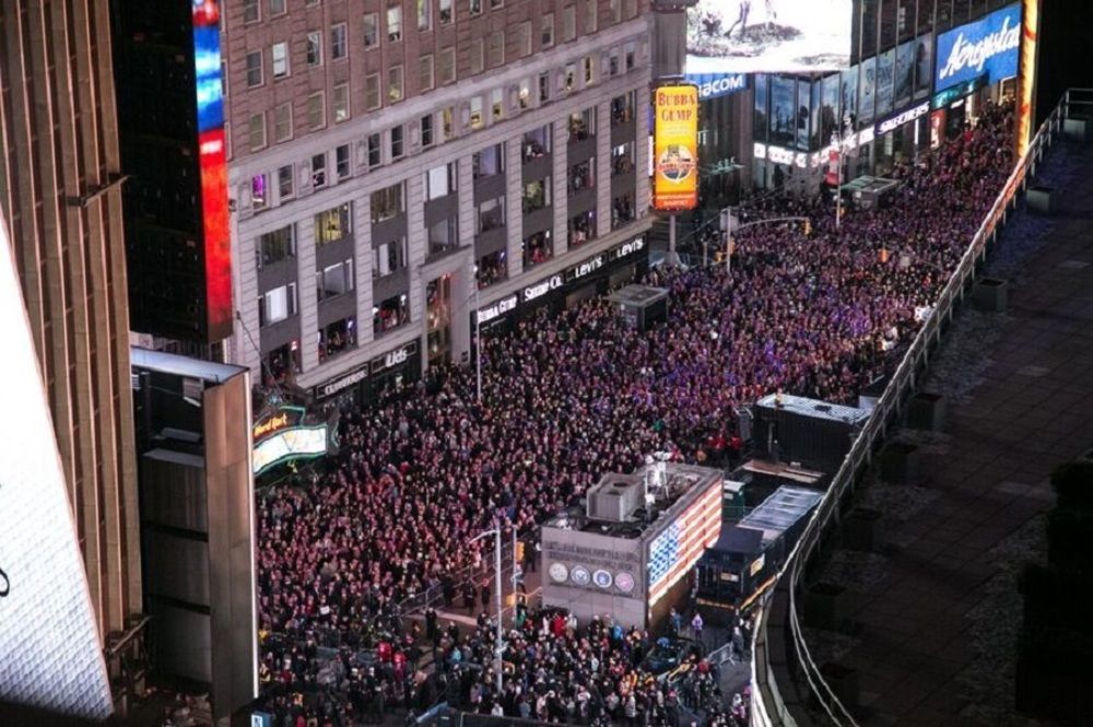 The Knickerbocker Hotel New York Exterior foto The crowd at the 2008 NHL Winter Classic